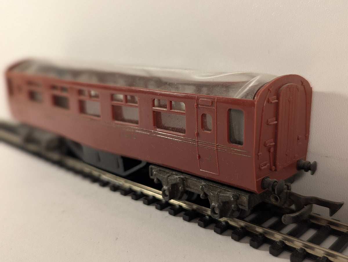 Tri-ang OO Gauge LMS Short Bogie 3rd Class Coach Passenger Coach 27424