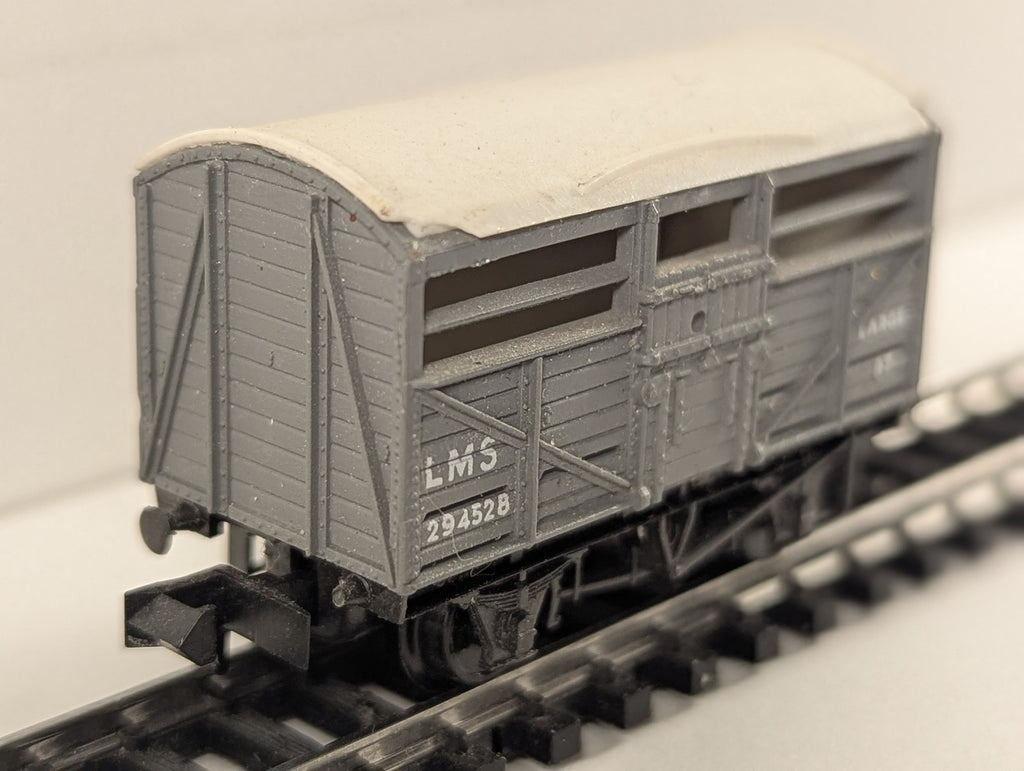 Peco N Gauge LMS Cattle Wagon 294528 LMS Grey