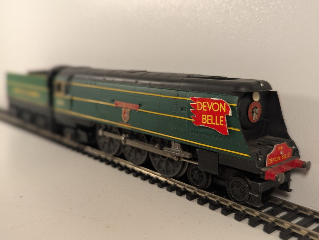 Hornby OO Gauge West Country Class 'Tavistock' Locomotive 34011 BR Green