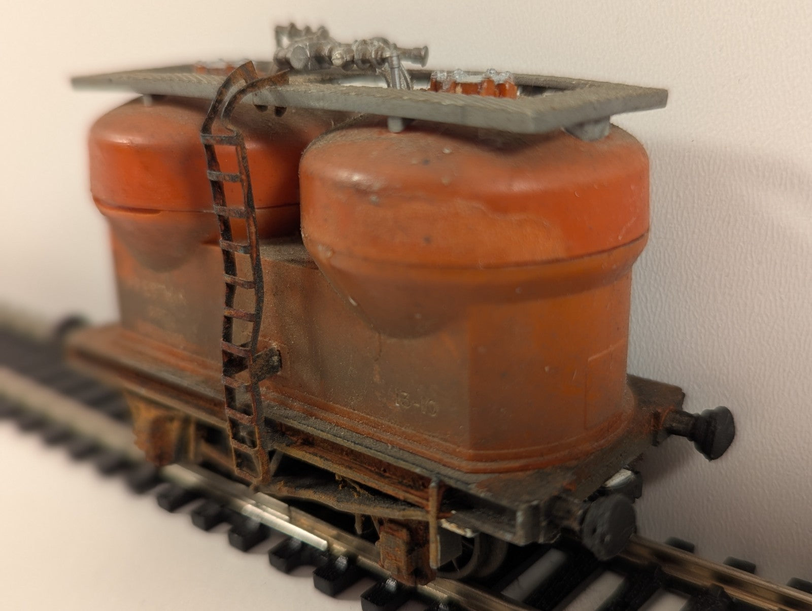 Wrenn “Prestwin” Twin Silo Wagon – OO Gauge