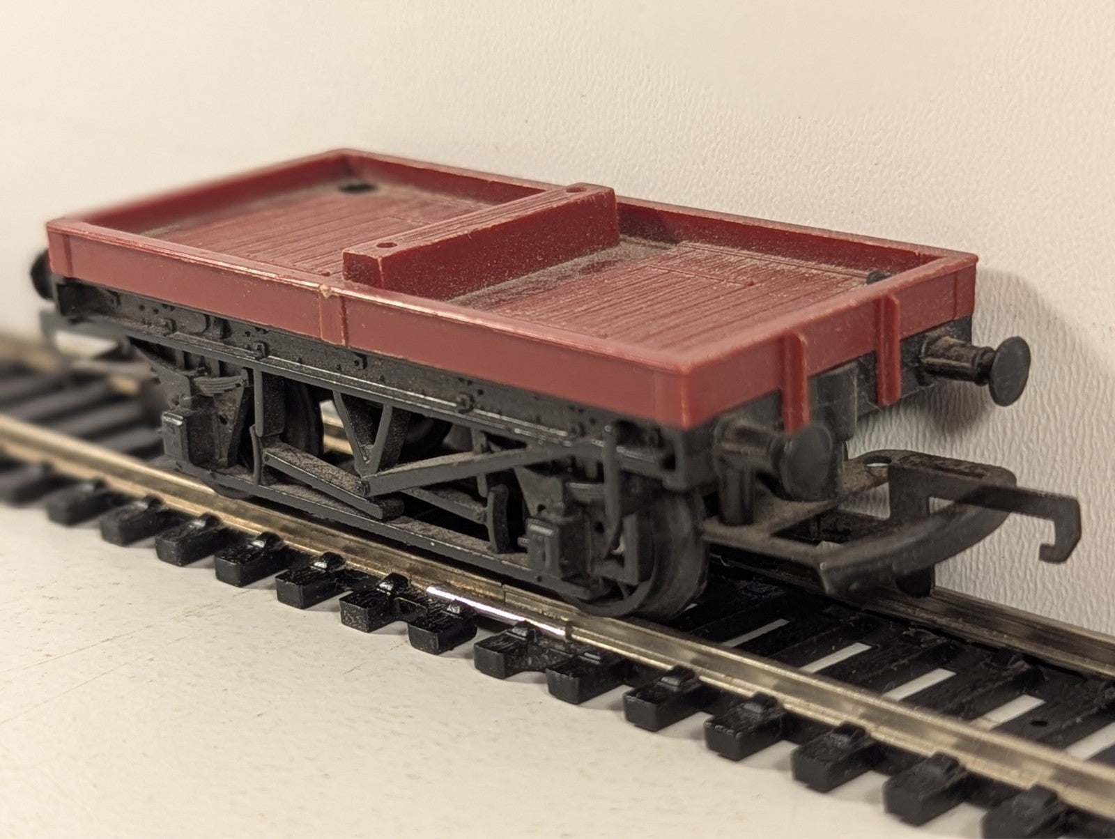 Tri-ang R17 Bolster Wagon OO Gauge