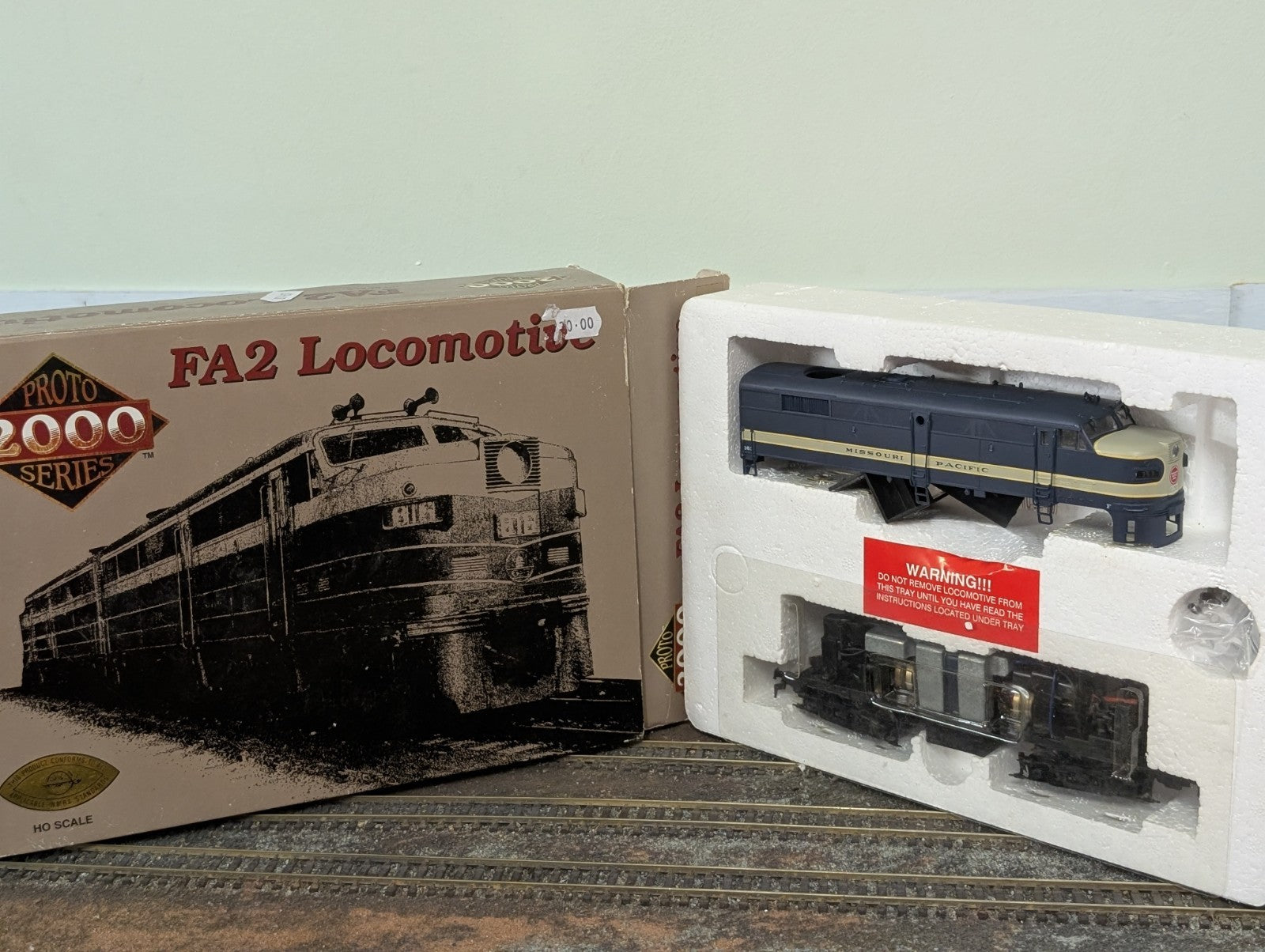 Proto 2000 8369 HO Gauge Alco FA2 Diesel Locomotive Missouri Pacific No. 353