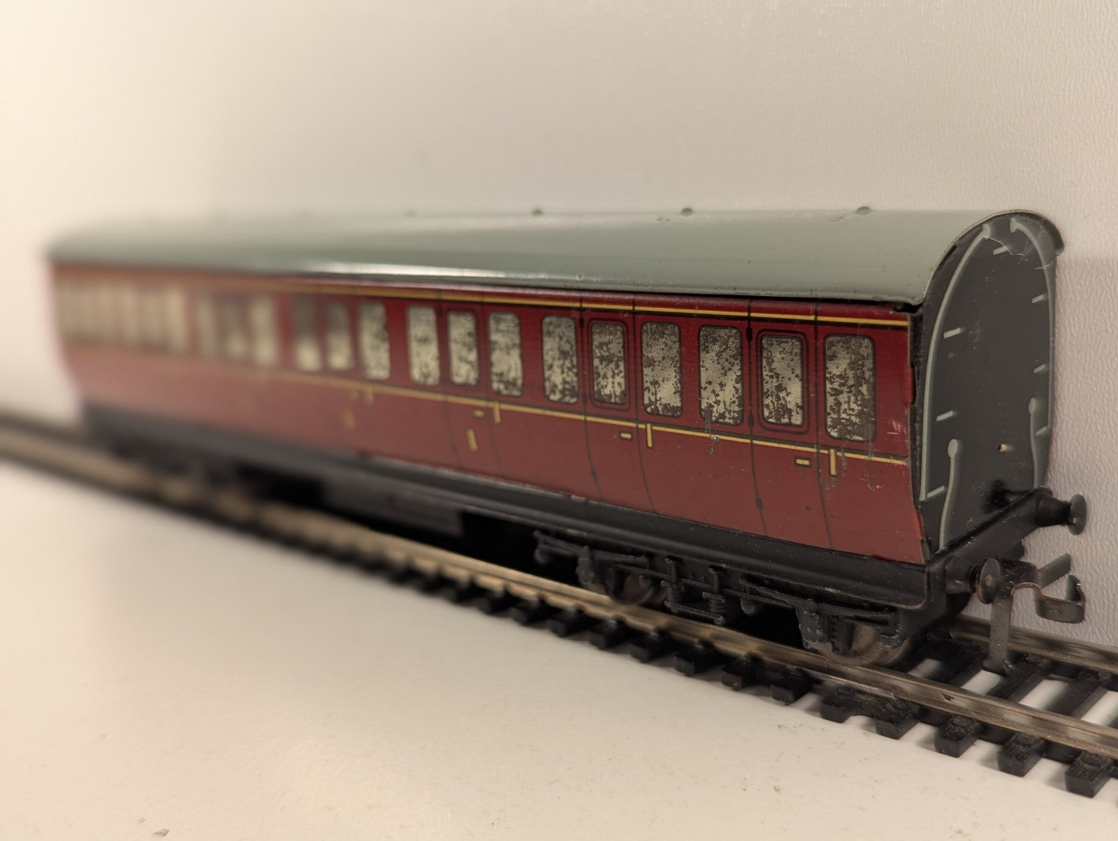 Hornby Dublo First Class Tinplate Suburban Coach OO Gauge