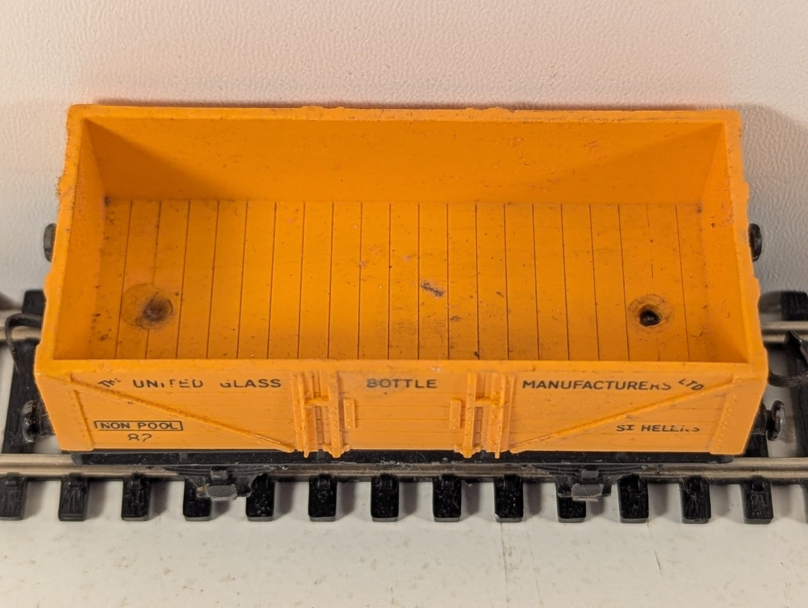 Hornby Dublo 4660 United Glass Bottle Manufacturers Ltd Wagon OO Gauge
