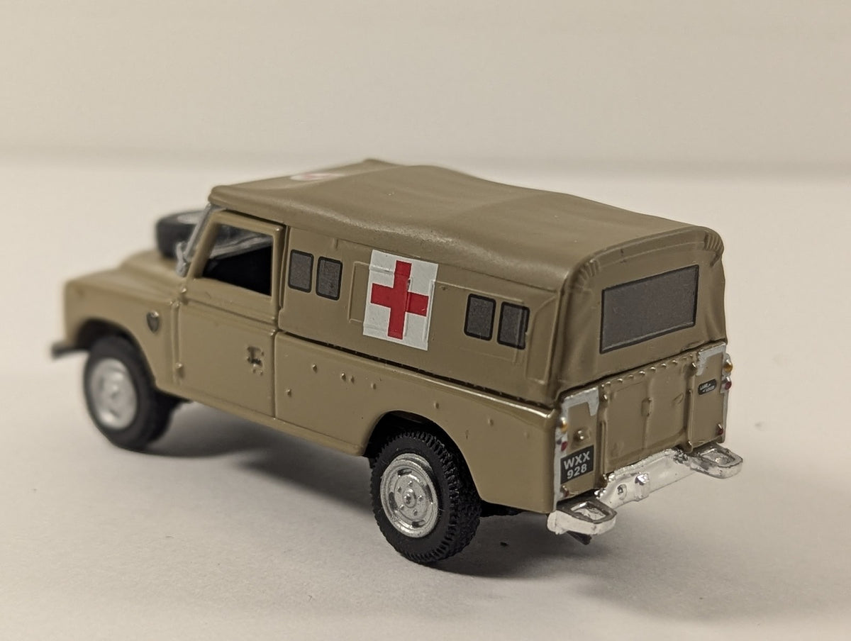 Hongwell 1:72 Scale Land Rover Series III 109 Ambulance Die-cast Model Vehicle