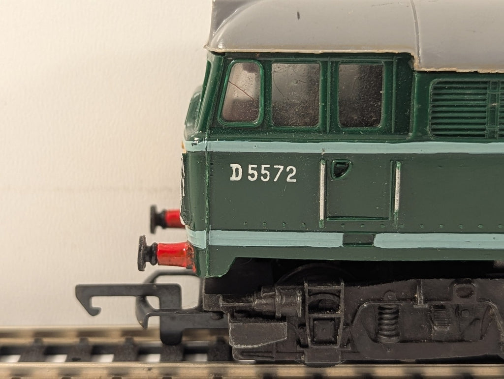 Tri-ang OO Gauge Class 31 Diesel Locomotive D5572 BR Green R.357 Poor Runner