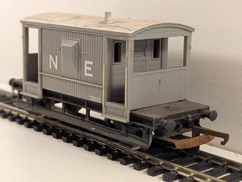 Wrenn OO Gauge NE 20 Ton Brake Van 128105 NE Grey W5005