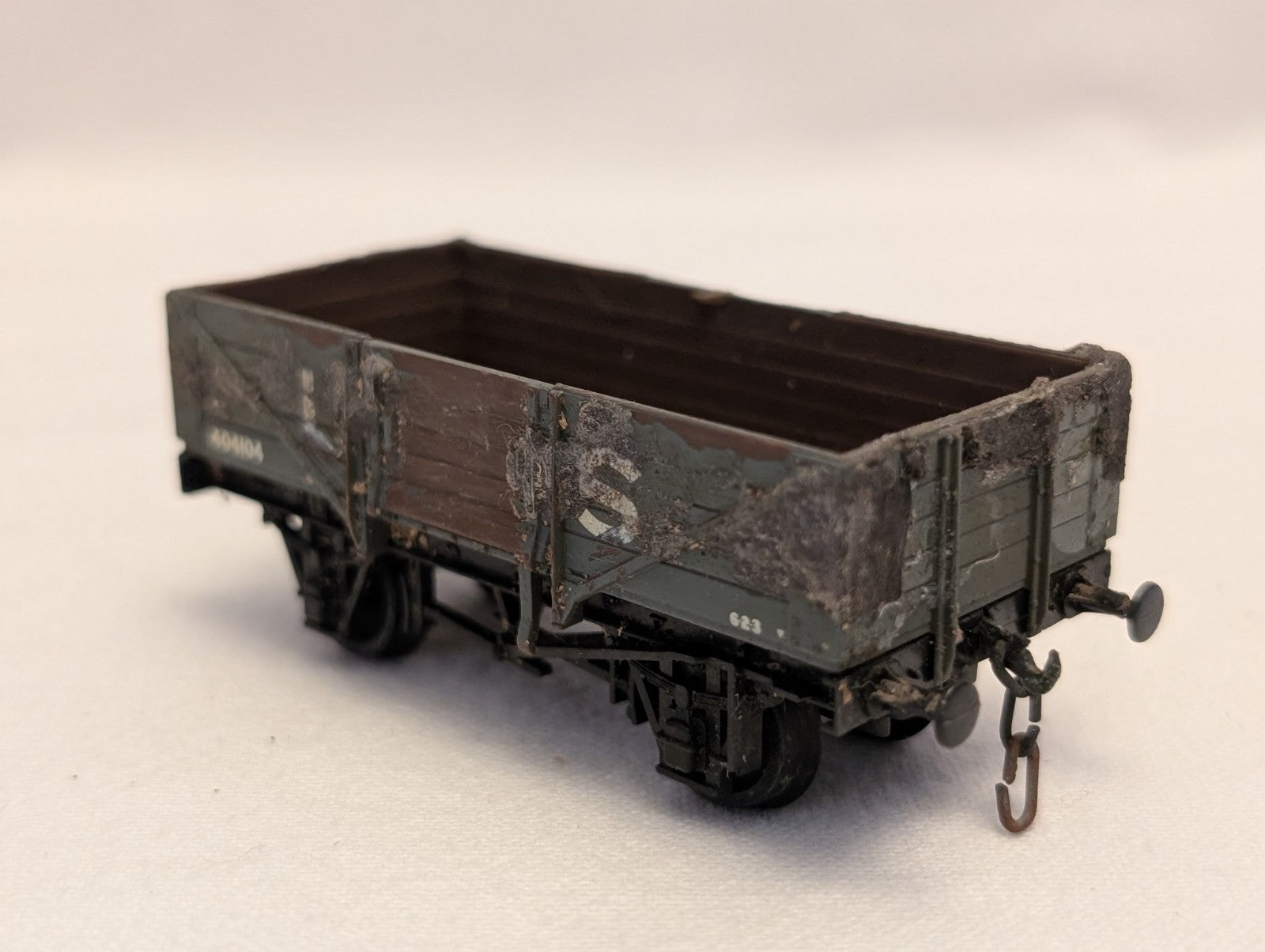 Hornby OO Gauge LMS 5-Plank Open Wagon Goods Wagon 404104 LMS Grey