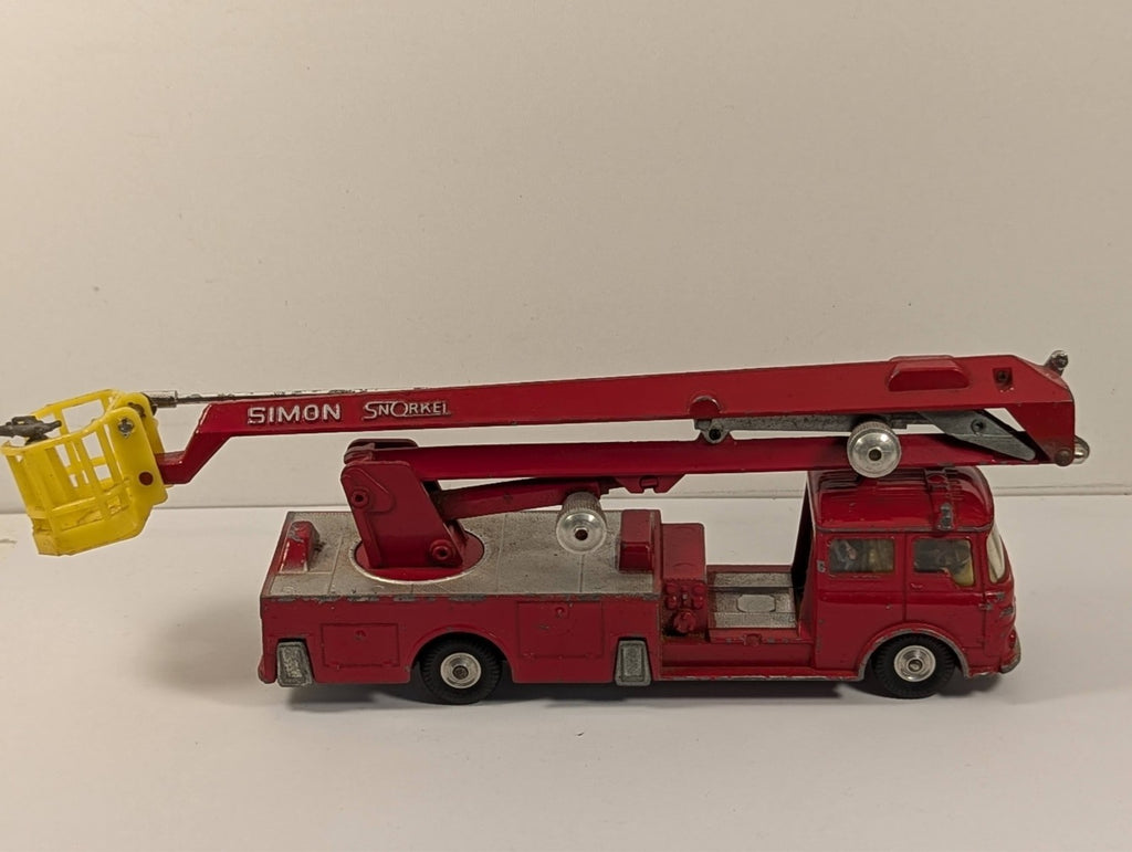 Corgi Major Toys 1127 Simon Snorkel Fire Engine 1:43 Scale - Chipped Paint
