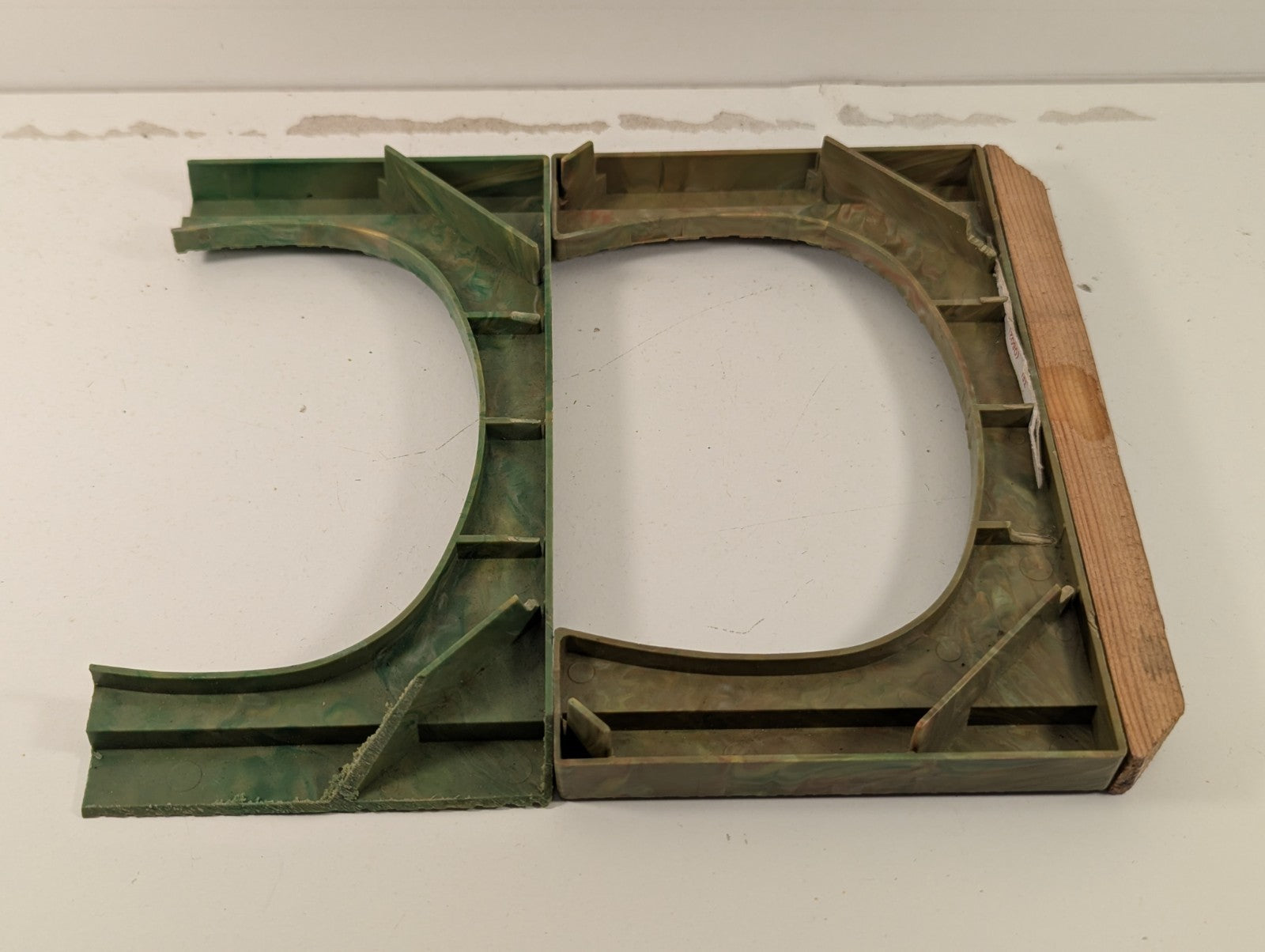 Hornby R164 OO Gauge Double Track Tunnel Portals - one portal is damaged