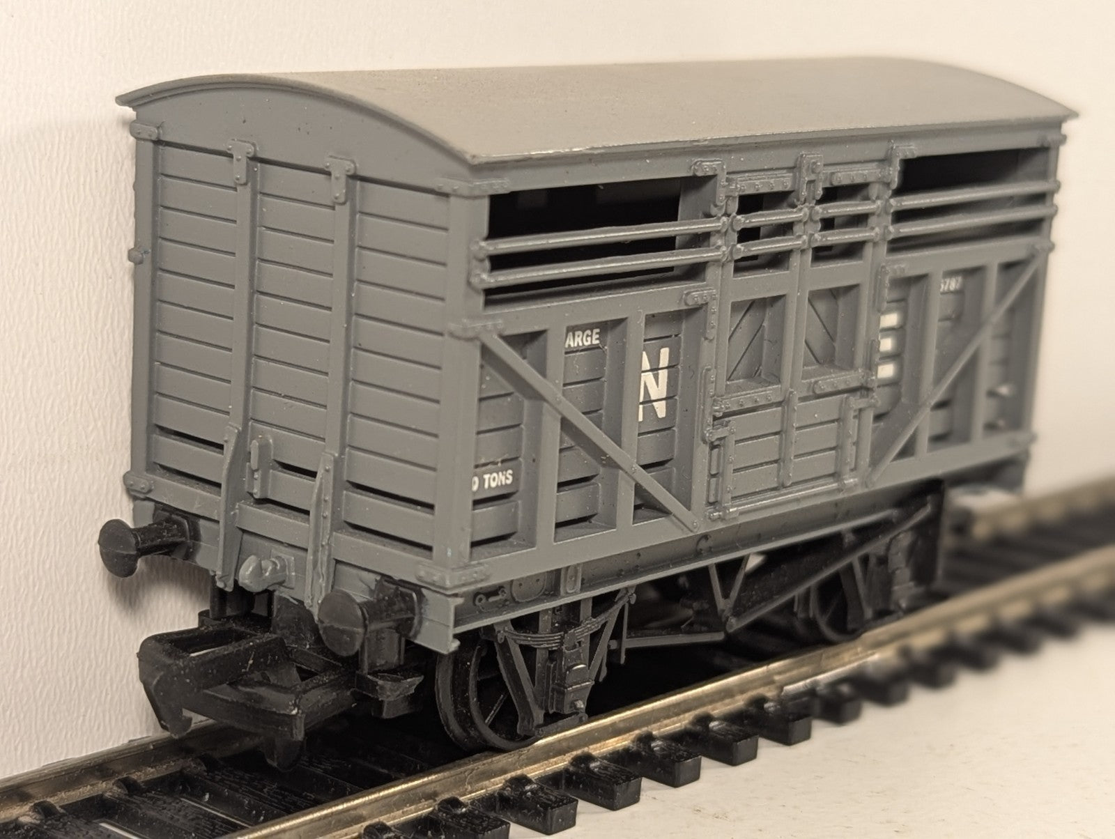 Bachmann OO Gauge LNER Large Cattle Wagon Goods Wagon 55787