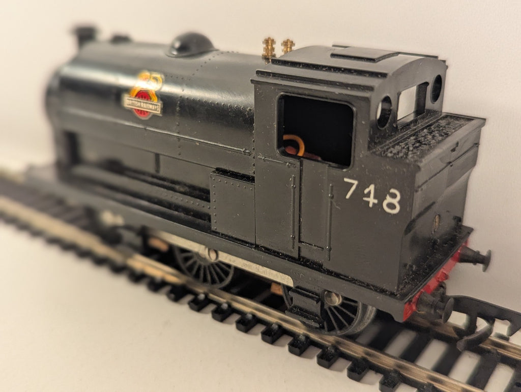 Tri-ang R153 OO Gauge 0-6-0 Saddle Tank Locomotive – Boxed
