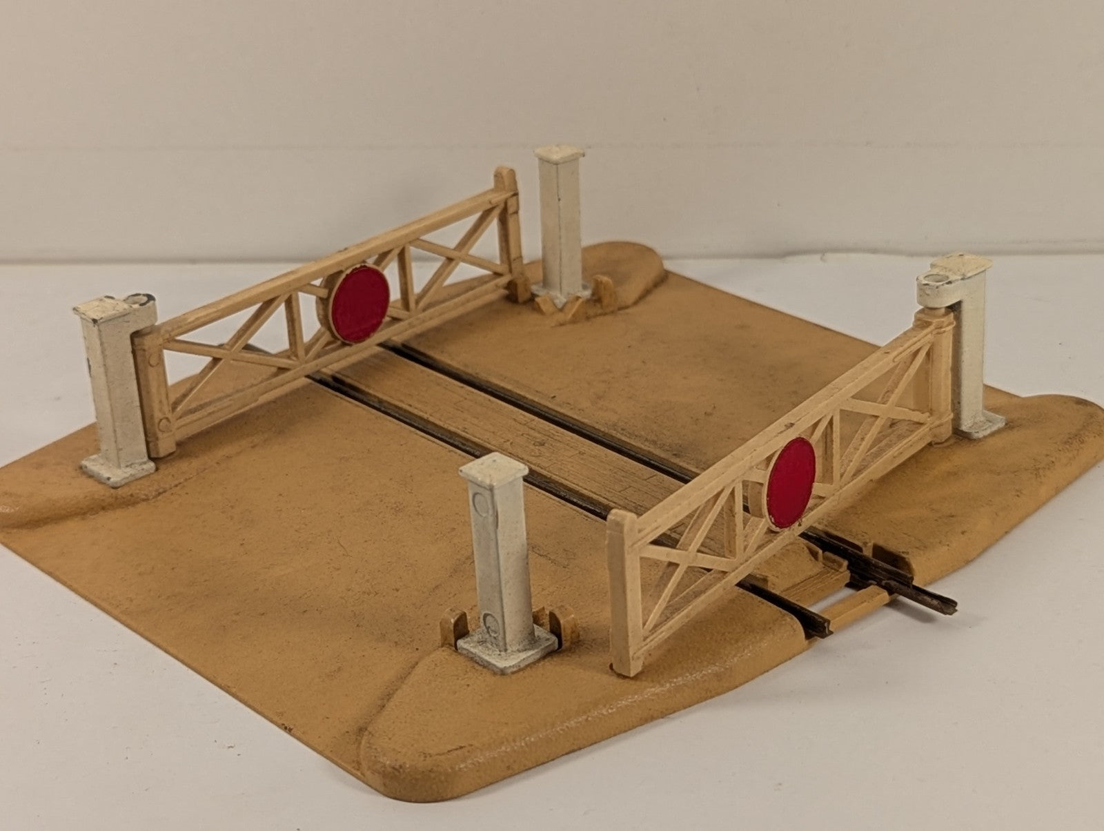 Hornby Dublo 2460 OO Gauge 2-Rail Level Crossing