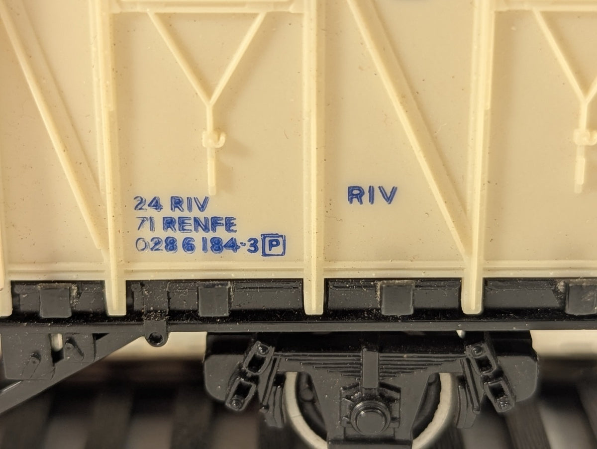 Tri-ang Hornby OO Gauge Interfrigo Refrigerator Van Goods Wagon