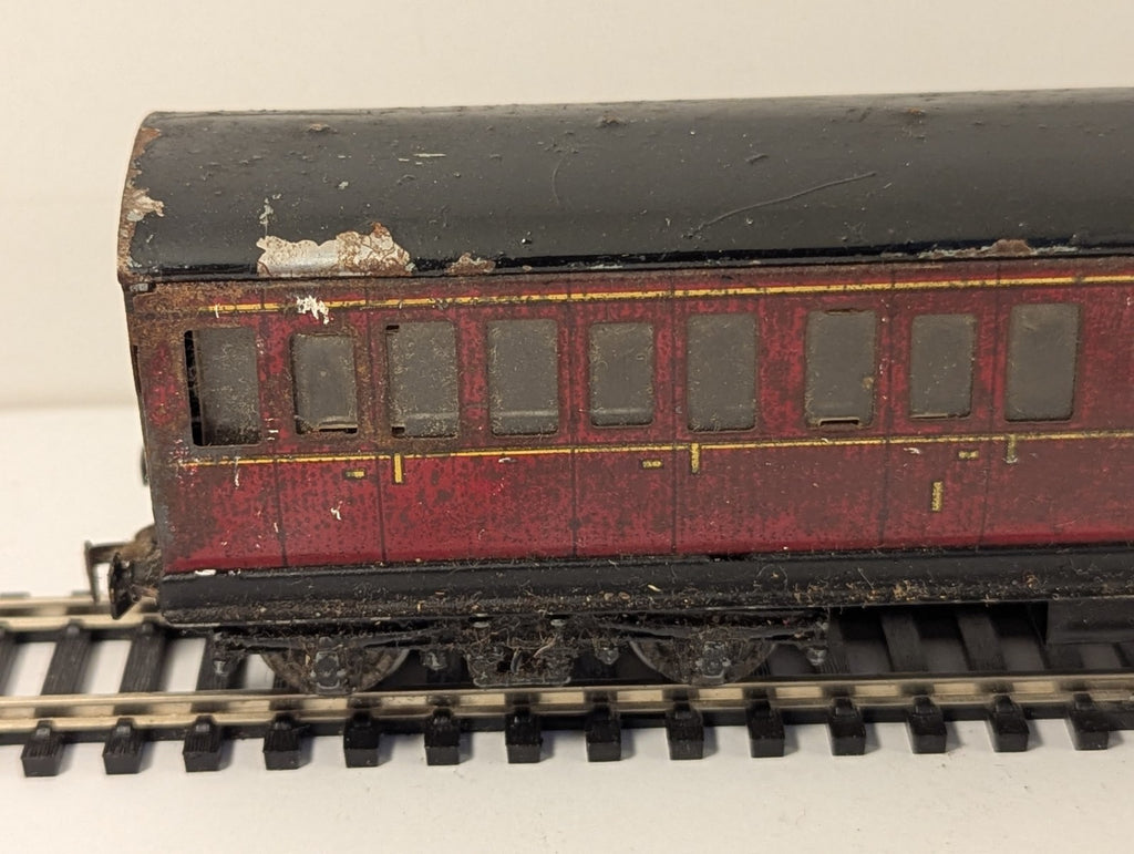 Hornby Tinplate OO Gauge Maroon Suburban Coach
