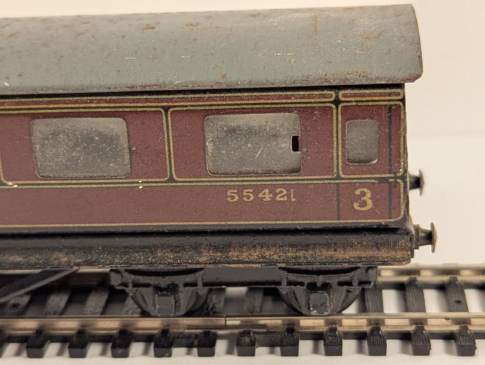 Trix Express TTR HO Gauge LMS Passenger Coach - Missing Couplings