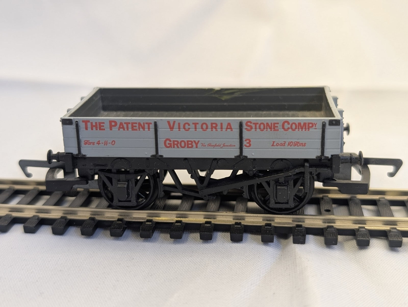 Hornby R151 3-Plank Open Wagon “Victoria Stone Company, Groby” Grey
