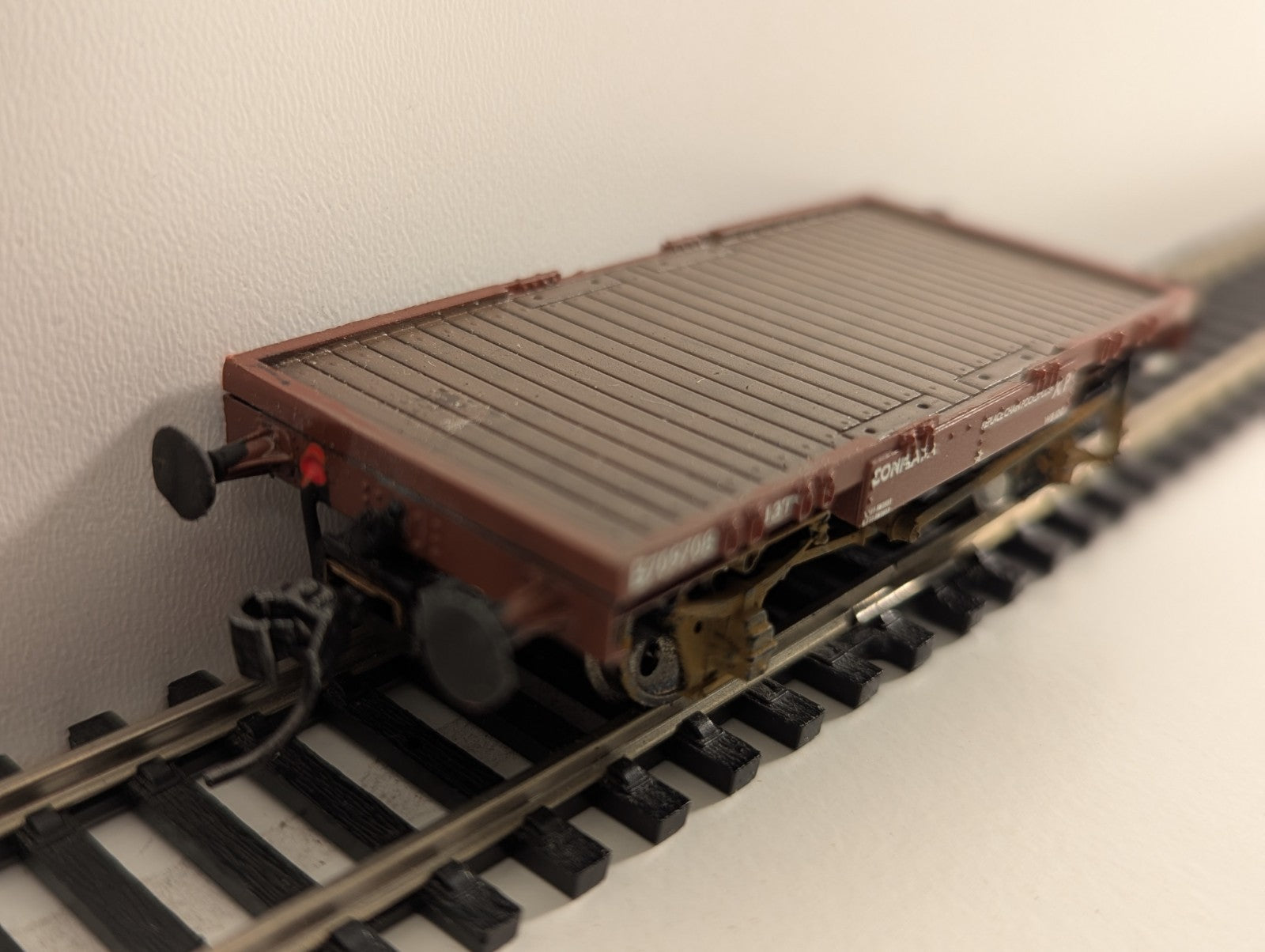Bachmann Branchline 37-982 “Conflat A” Wagon – BR Bauxite – No. B705490 – Kadee
