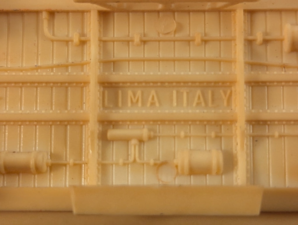 Lima OO Gauge Coca-Cola Box Van Goods Wagon