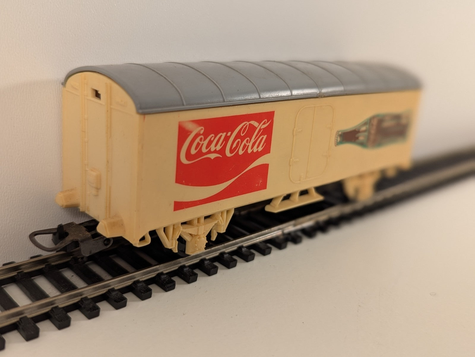 Lima HO Gauge Coca-Cola Refrigerator / Covered Goods Van