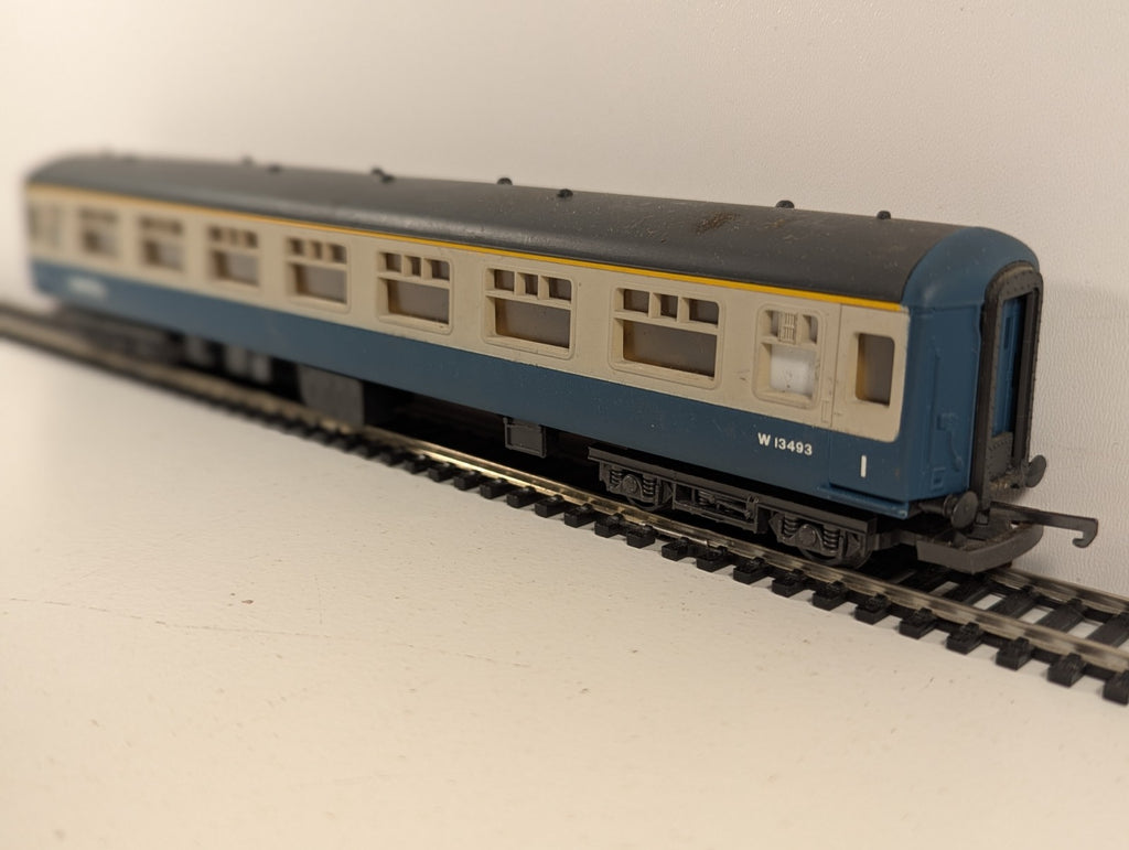Lima OO Gauge BR Mk2 Coach W13493 Blue & Grey