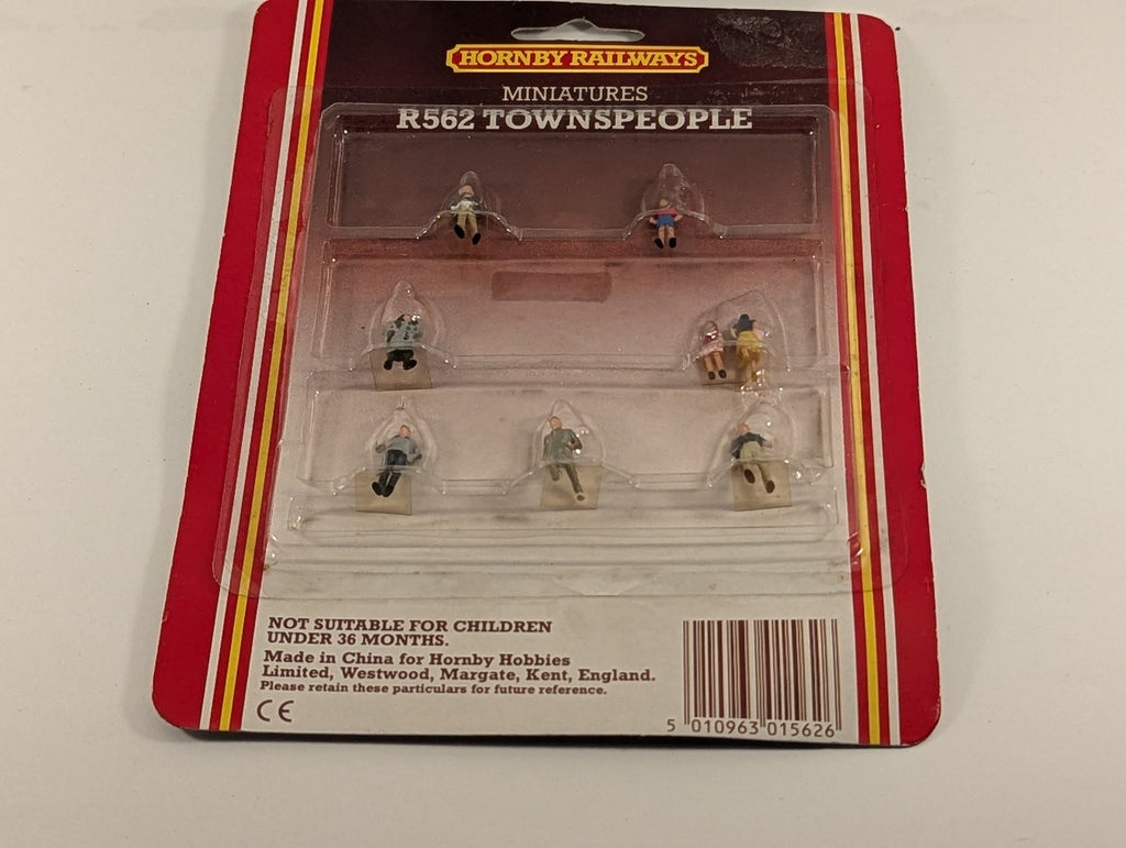 Hornby OO Gauge Townspeople Scenic Figures R562