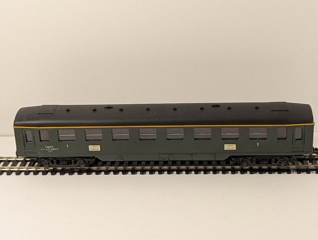 Hornby Acho HO Gauge 734 Paris–Lille Green 1st Class Coach