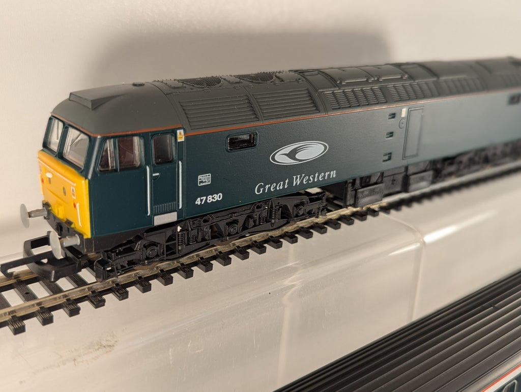 Lima L149970 OO Gauge GWR Class 47 & Two Mk3 Sleeper Coaches Set - boxed