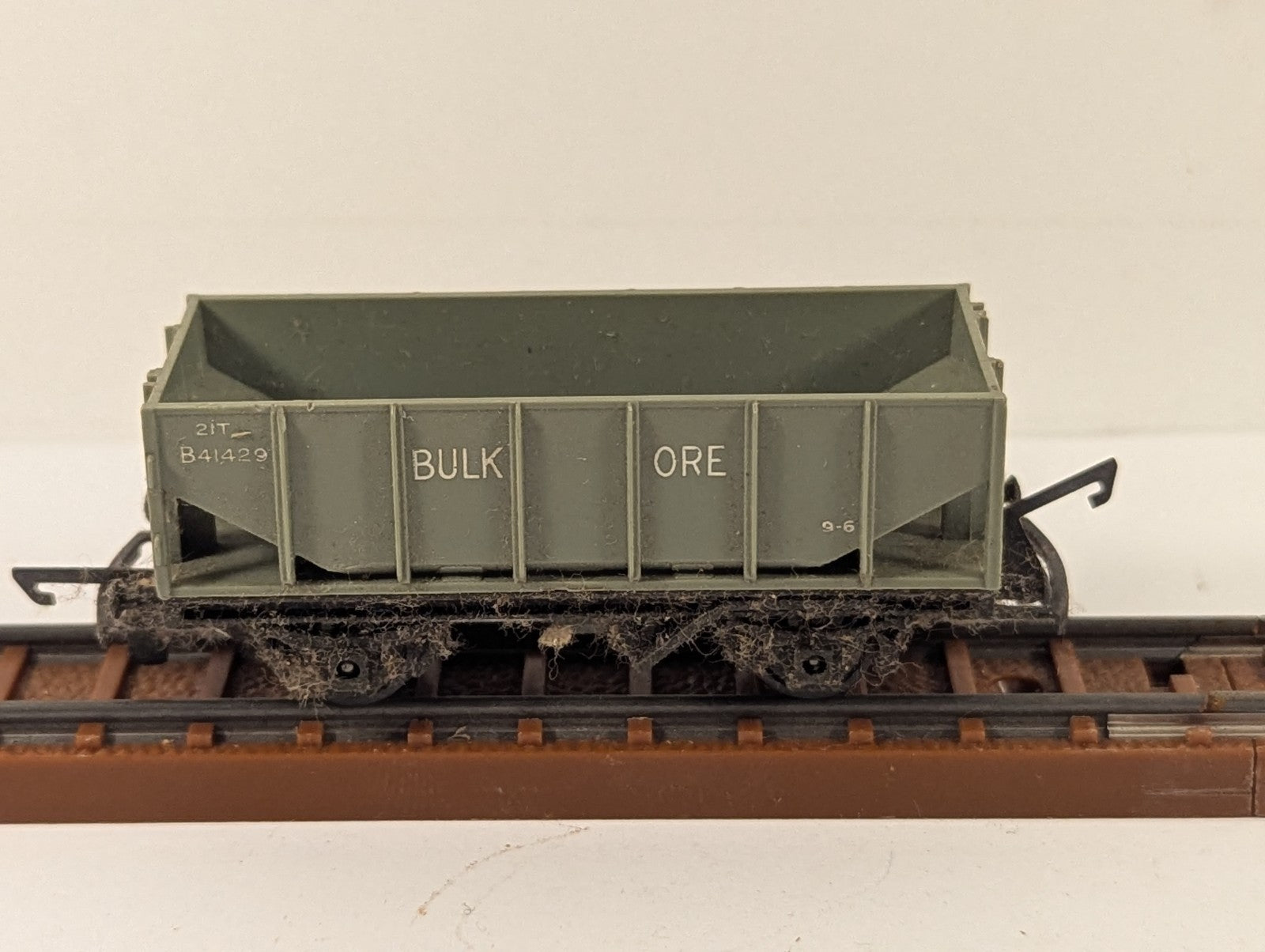Tri-ang TT Gauge T274 21-Ton Bulk Ore Hopper Wagon
