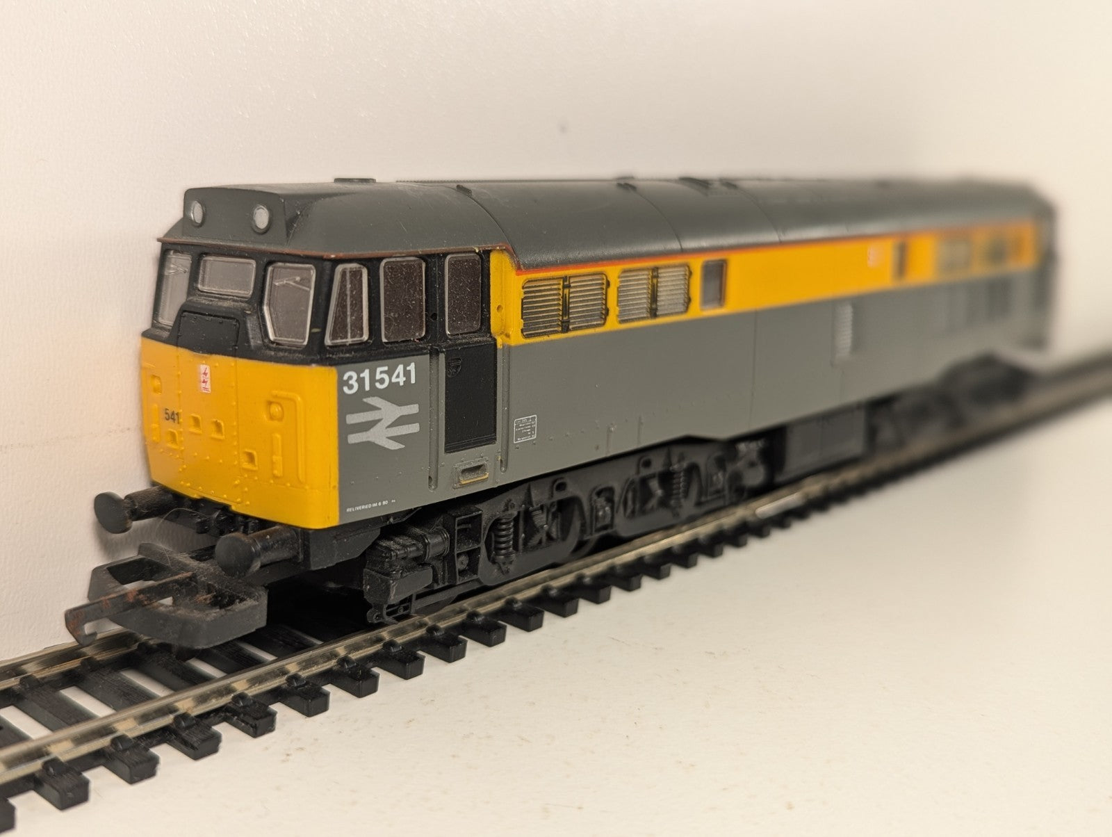 Lima OO Gauge BR Class 31 31541 Dutch Livery Diesel Locomotive Missing Buffers