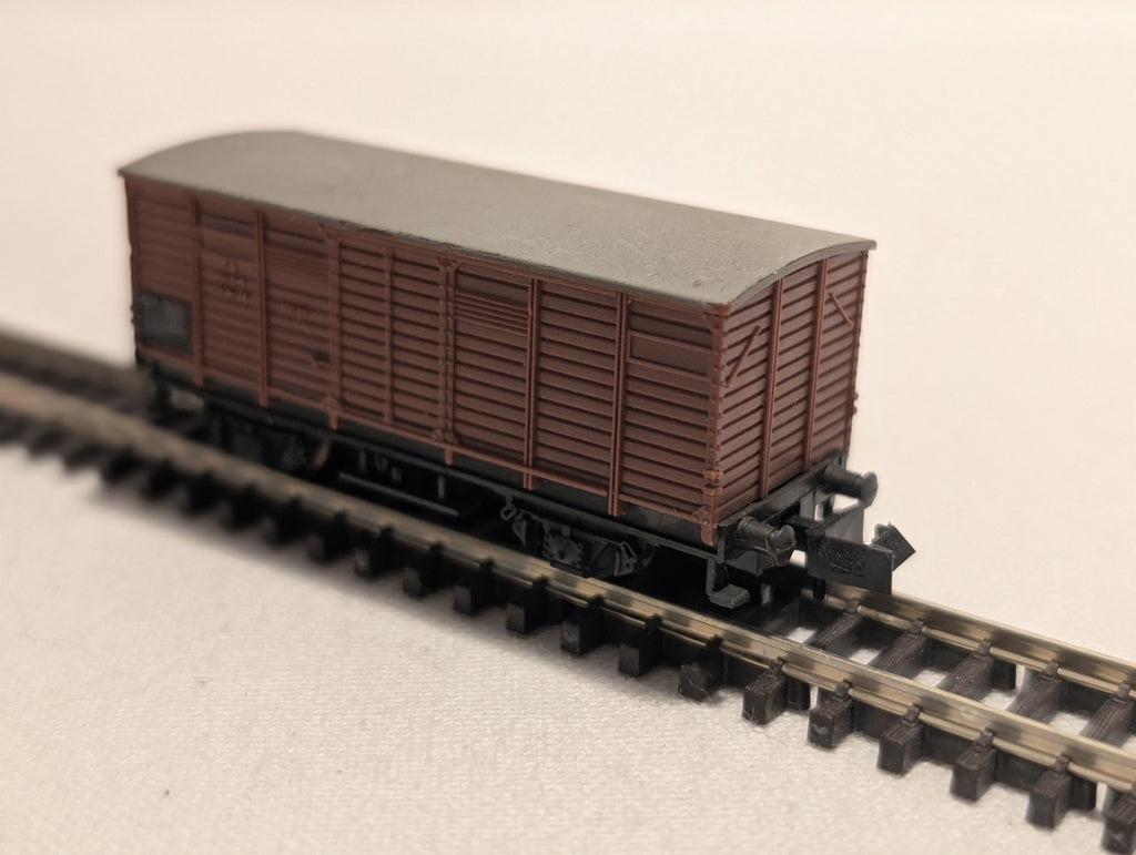 Minitrix 15173 N Scale DB Covered Wagon – 2 Axle – GR 20 150 824 – Brown
