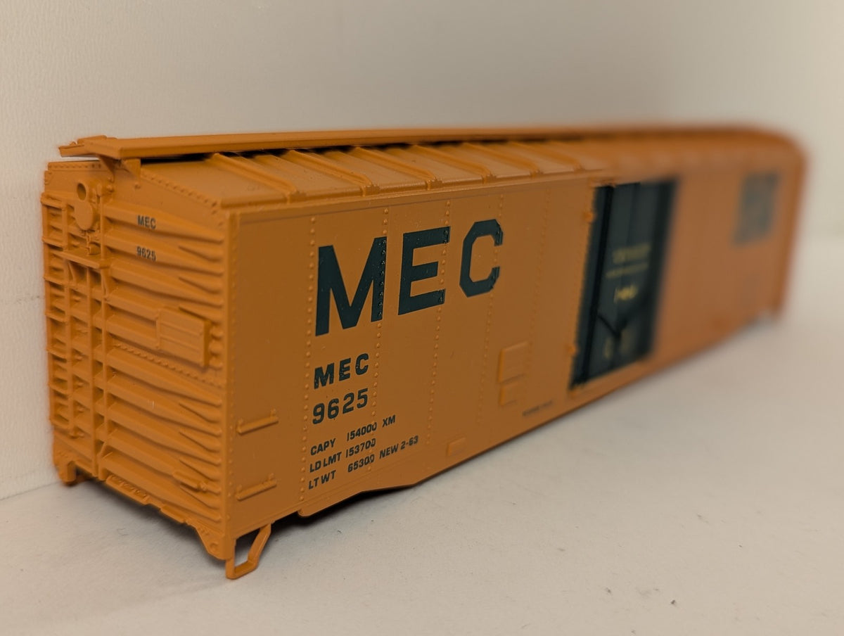 Athearn HO Gauge Maine Central 50ft Plug Door Boxcar 9625 Maine Central (Orange)