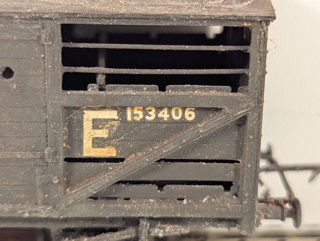 Kitbuilt OO Gauge North Eastern Railway NE Cattle Wagon - Grey