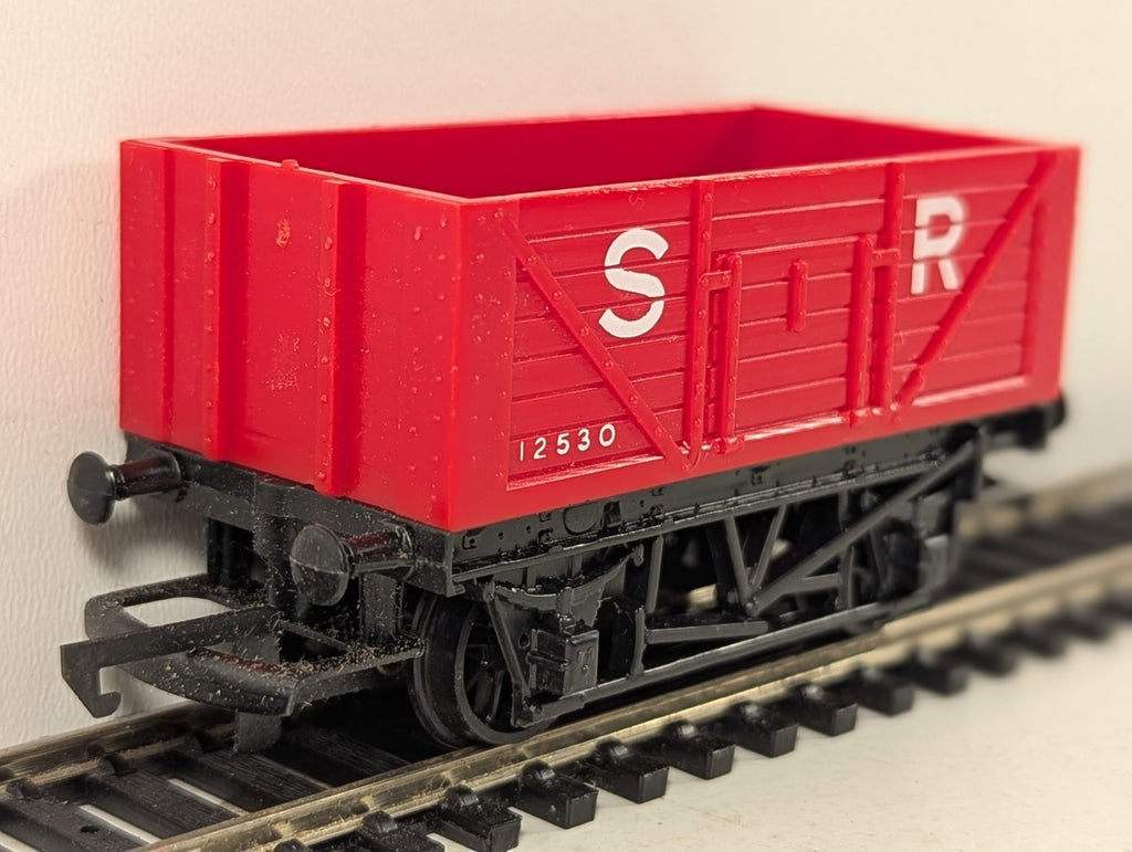 Hornby OO Gauge SR Open Wagon Goods Wagon 12530 SR Red R010
