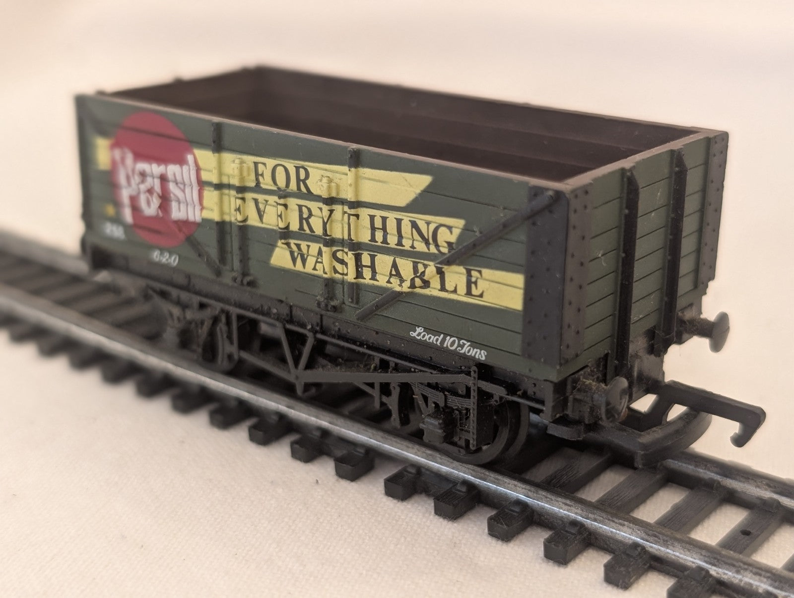 Mainline 37-128 OO Gauge 7 Plank Wagon “Persil”