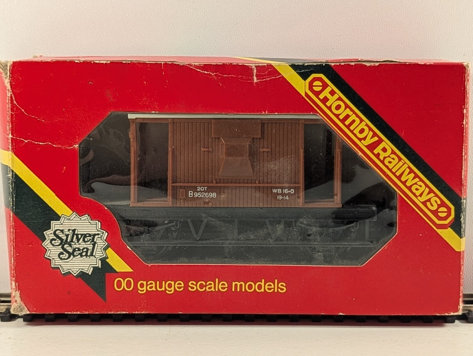 Hornby Railways R218 OO Gauge Brown BR Brake Van Boxed
