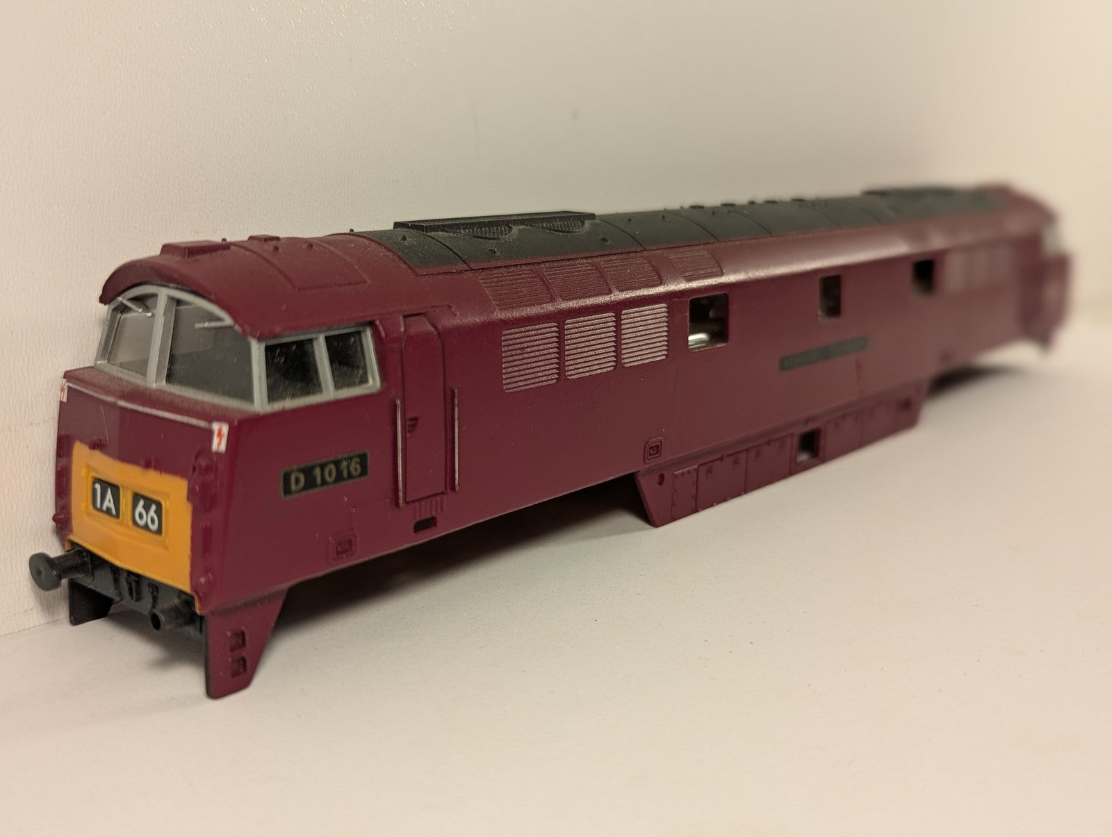 Lima OO Gauge Class 52 Western Gladiator Body Shell D1016 BR Maroon 205121
