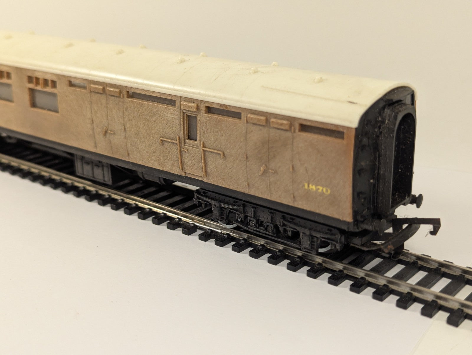 Hornby OO Gauge LNER Teak Brake 3rd Class Coach