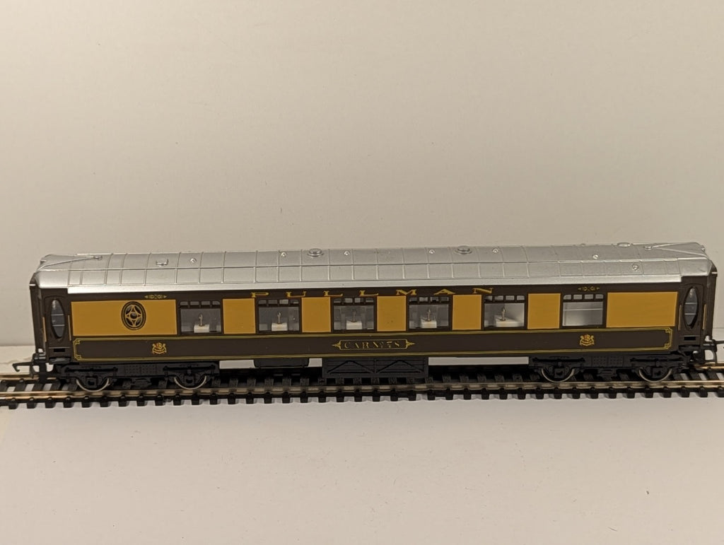 Hornby R223 OO Gauge BR Pullman 1st Class Coach Car 78