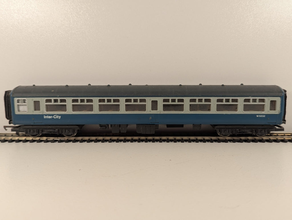 Hornby OO Gauge BR Mk2 InterCity composite Coach