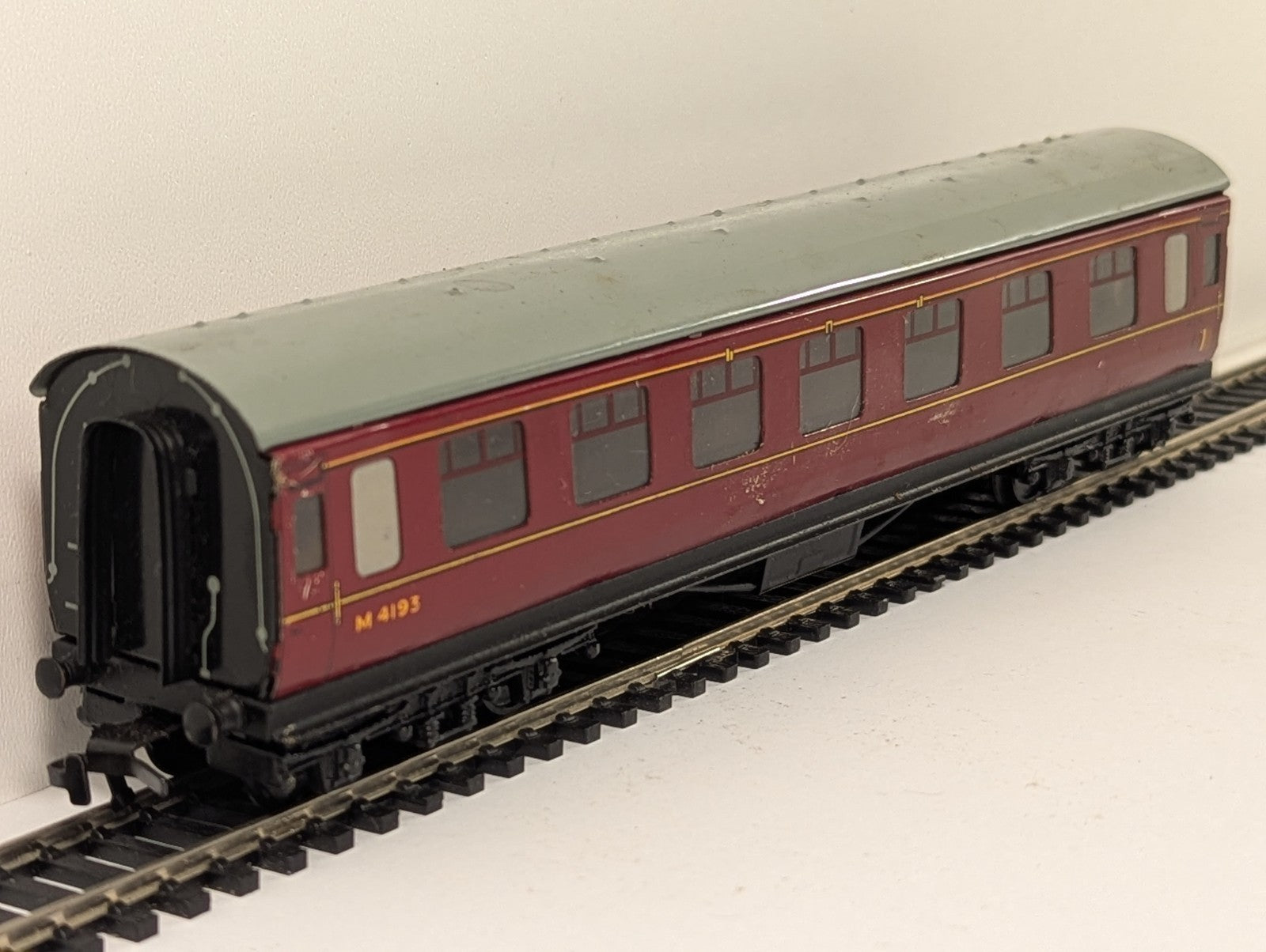 Hornby Dublo OO Gauge Stanier Composite Coach BR Maroon