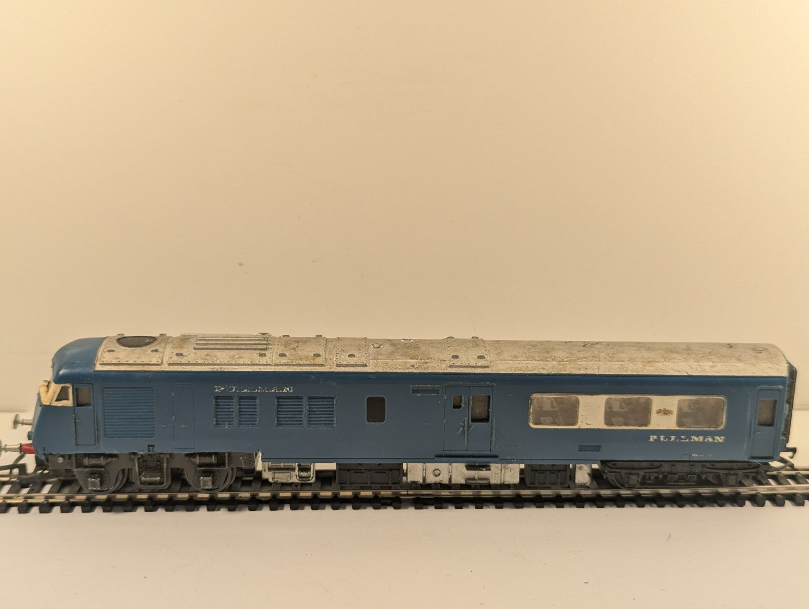 Tri-ang Hornby R555 OO Gauge BR Blue Pullman Motorised Power Car  - Poor Runner