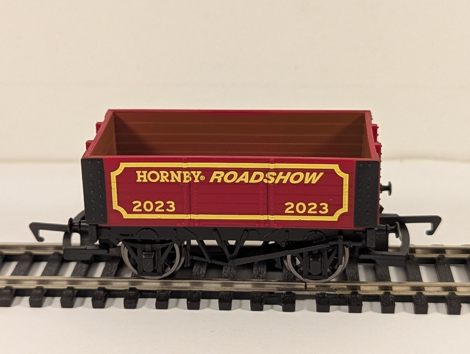 Hornby R60085 OO Gauge 2023 Roadshow 6 Plank Wagon - Boxed