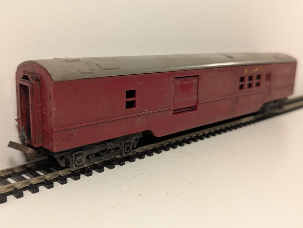 Tri-ang OO Gauge Transcontinental Operating Mail Express Coach (Coupling Bent)