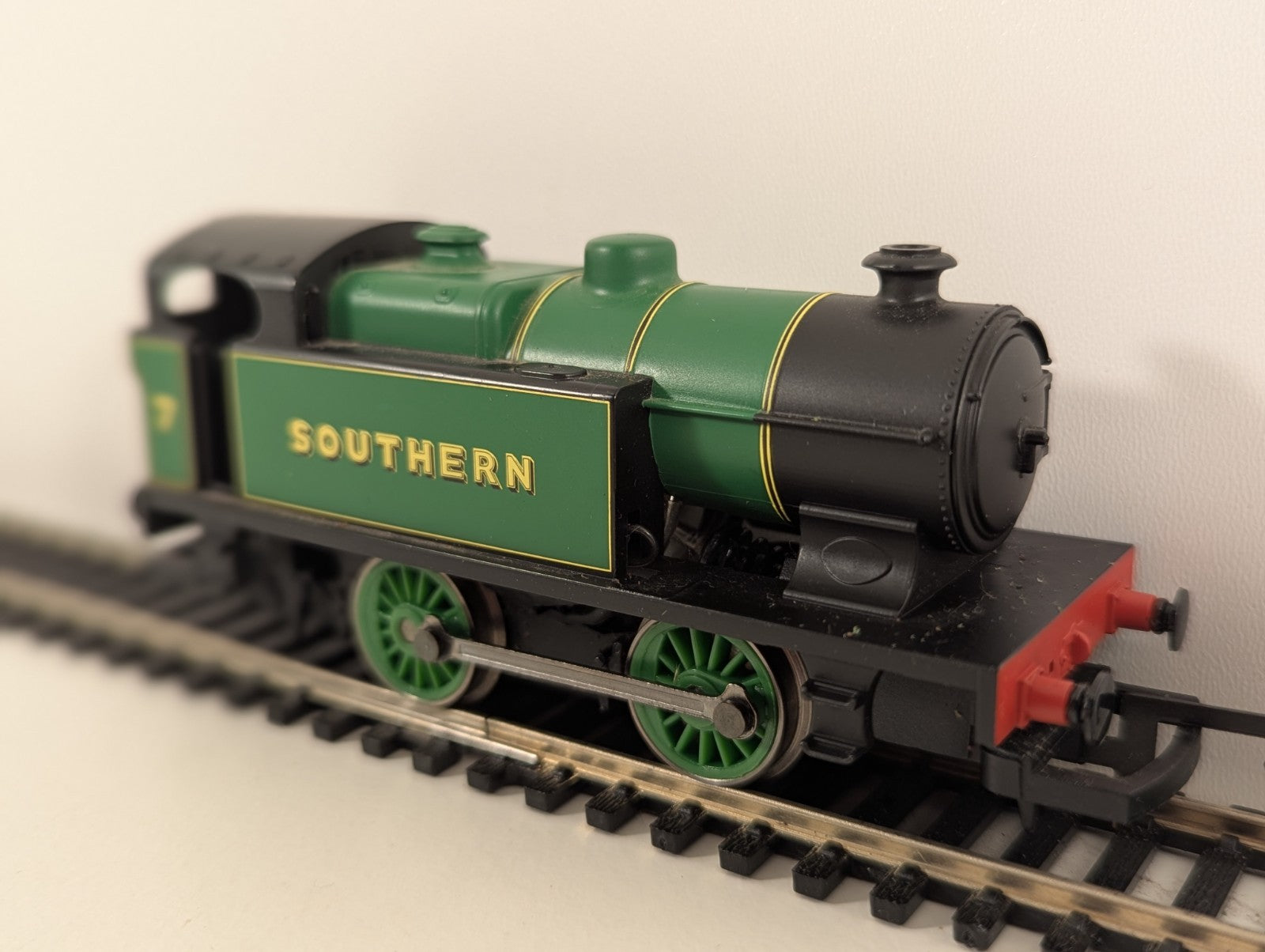 Hornby R2439 Southern 0-4-0T Industrial Locomotive – No. 7 – OO Gauge