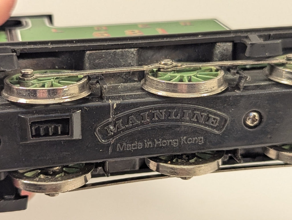 Mainline 37054 OO Gauge Class J72 0-6-0T LNER Apple Green – Spares/Repair