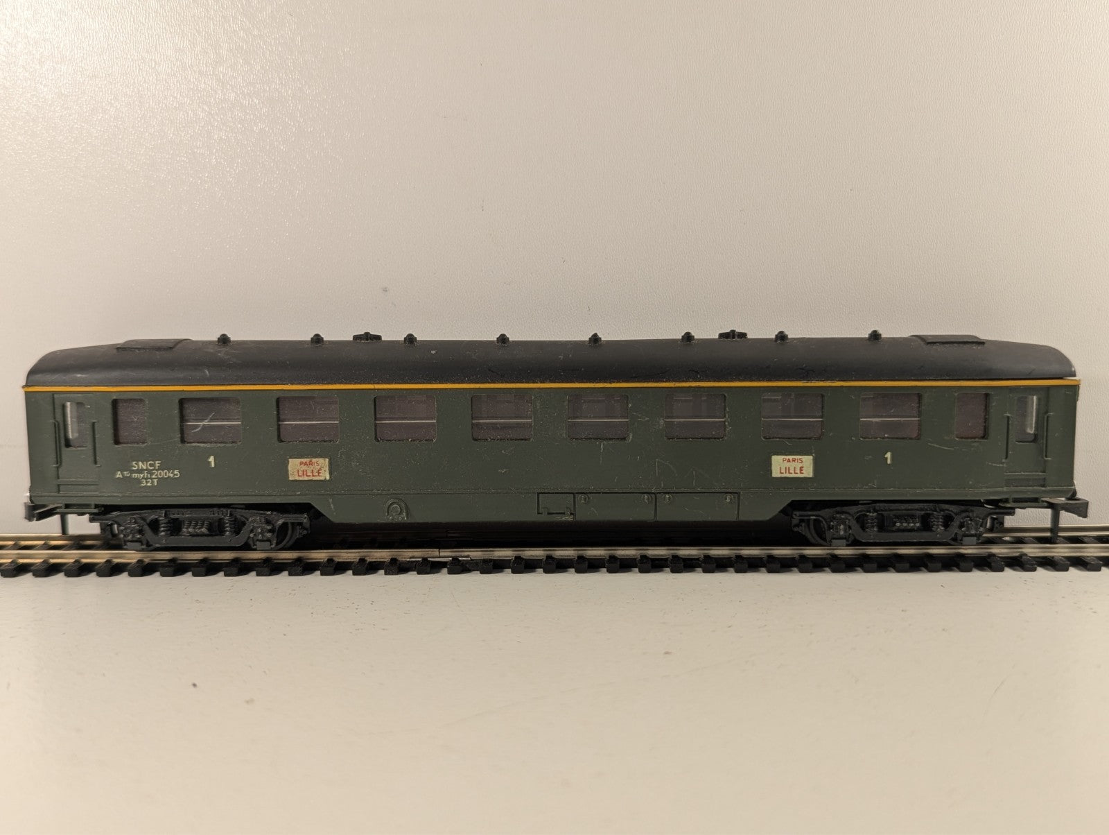 Hornby-Acho SNCF 1st Class Passenger Coach Green HO Gauge