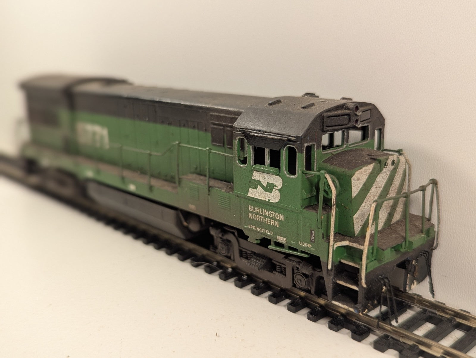 Atlas HO Gauge Burlington Northern GE U30B Dummy Diesel Locomotive