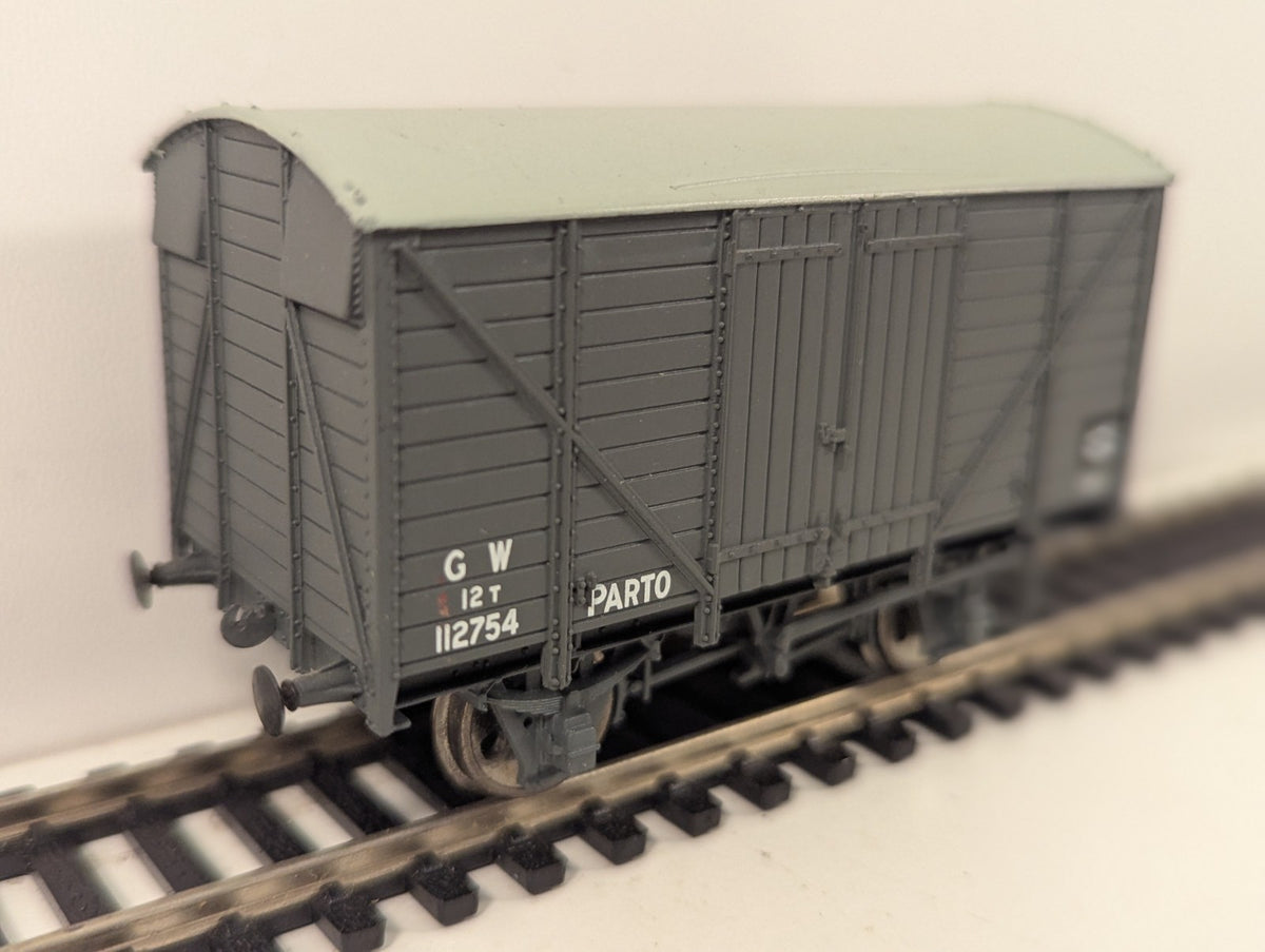 Bachmann OO Gauge GWR 12T Ventilated Van Parto Grey