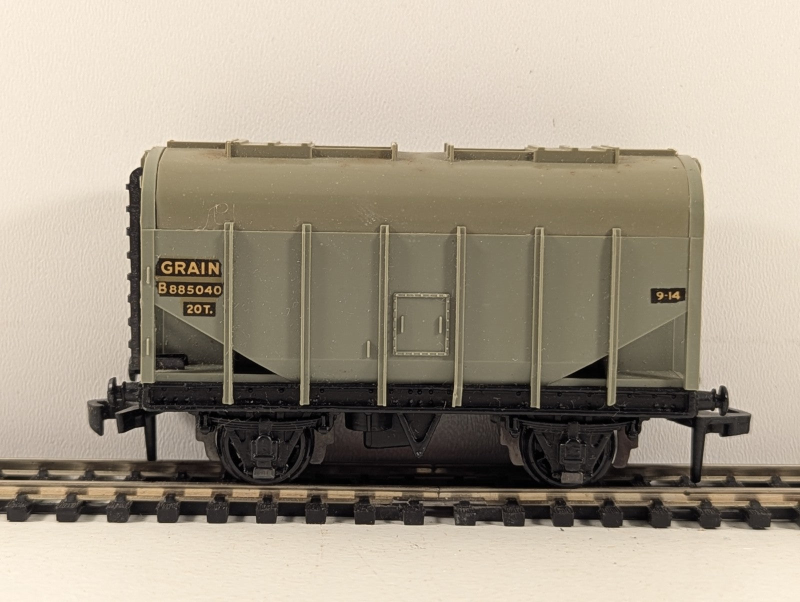 Hornby Dublo 32067 OO Gauge Grey 20-Ton Bulk Grain Wagon - Boxed